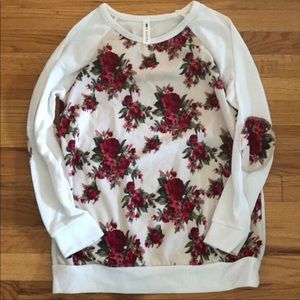 Mindy Mae’s Market White Rose Pullover Small NWOT